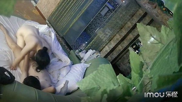 酒店摄像头酒店精品绿叶房.偷拍眼镜胖哥和白嫩模特开房口爆