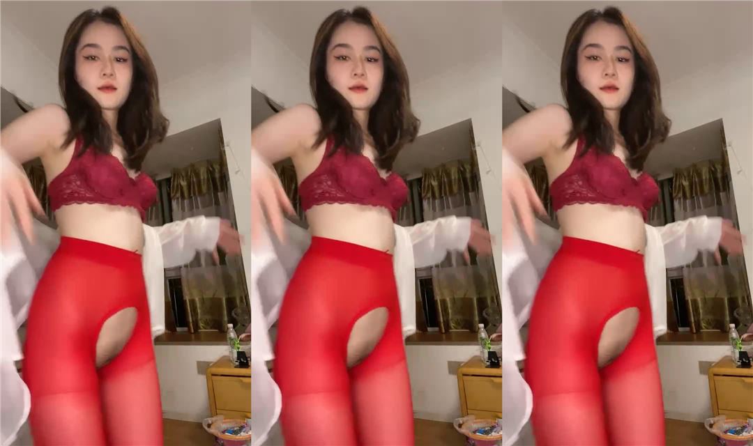 气质尤物美御姐，性感红丝袜衬衣，特别美穴自摸，大屌足交深喉，骑乘位自己动，深插骚逼嫩穴