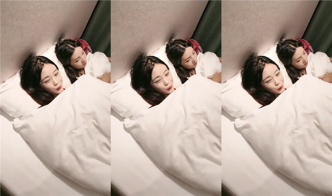 【我的模特侄女们】第二弹，舅妈指挥两位漂亮的侄女服务榜一，多人群P，道具玩穴