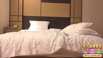 丸子头大圈嫩妹，满背纹身大花臂激情女上猛摇