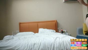 高颜值轻熟女，操的满脸绯红腿发软