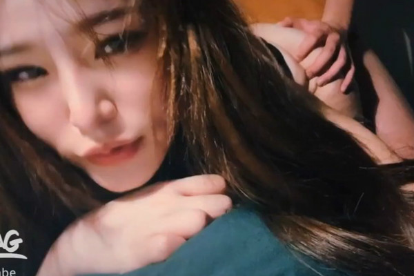 台湾SWAG‘vivibabe’巨乳女神露脸露点内射视频外流看她的面部表情洋溢着痛而快乐着