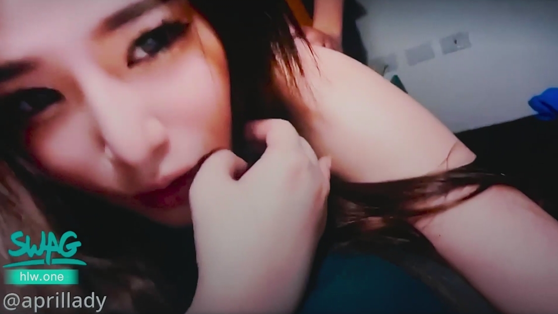 【独家更新】小模露脸露点内射视频外流